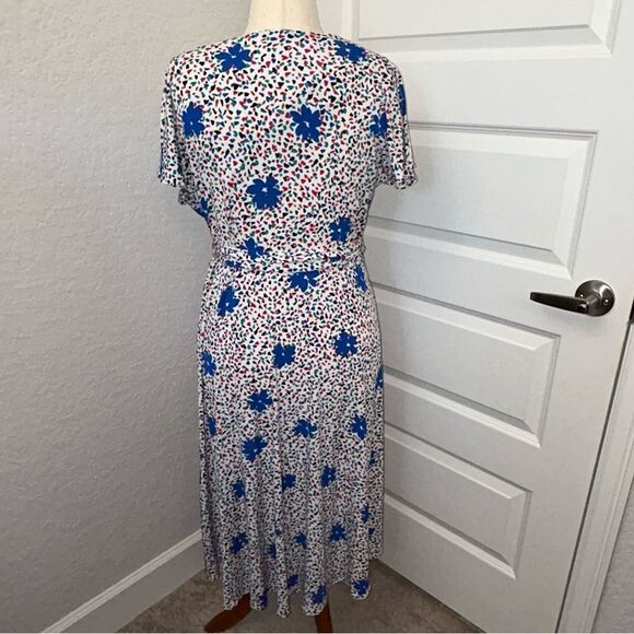 VICKYTIEL Floral Funfetti Print Split Short Sleeve Full Wrap Hi-Low Dress - Picture 5 of 15